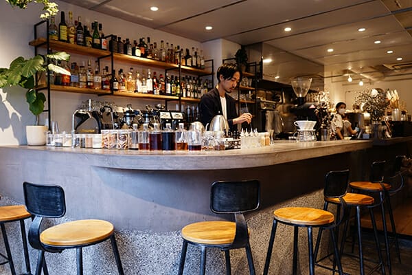 column3img4 | コーヒーステーション 奥行きの長い店内