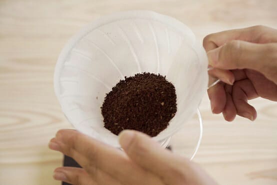 content2img6 | コーヒーステーション フィルターにコーヒー粉を入れる