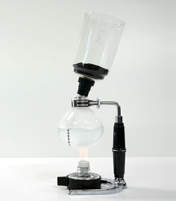 contentimg6 | コーヒーステーション コーヒー粉を上ボールに入れる