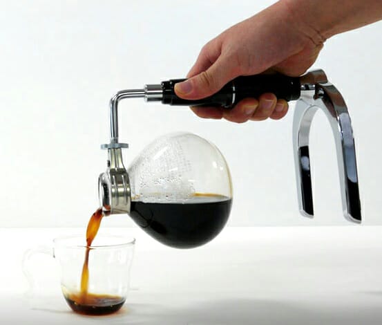 contentimg9 | コーヒーステーション 温めたカップに注ぐ