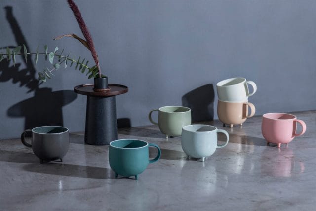 KIKIME(キキメ)の底が丸く3つの脚付きマグ「marumi(マルミ)」