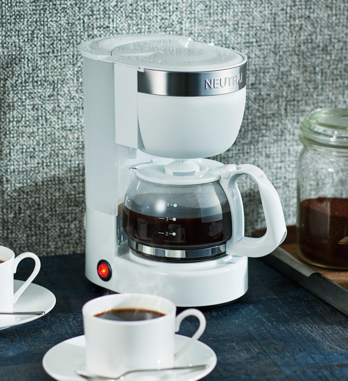 シンプルなデザインでどこにでも馴染む「NEUTRAL アロマコーヒーメーカー」