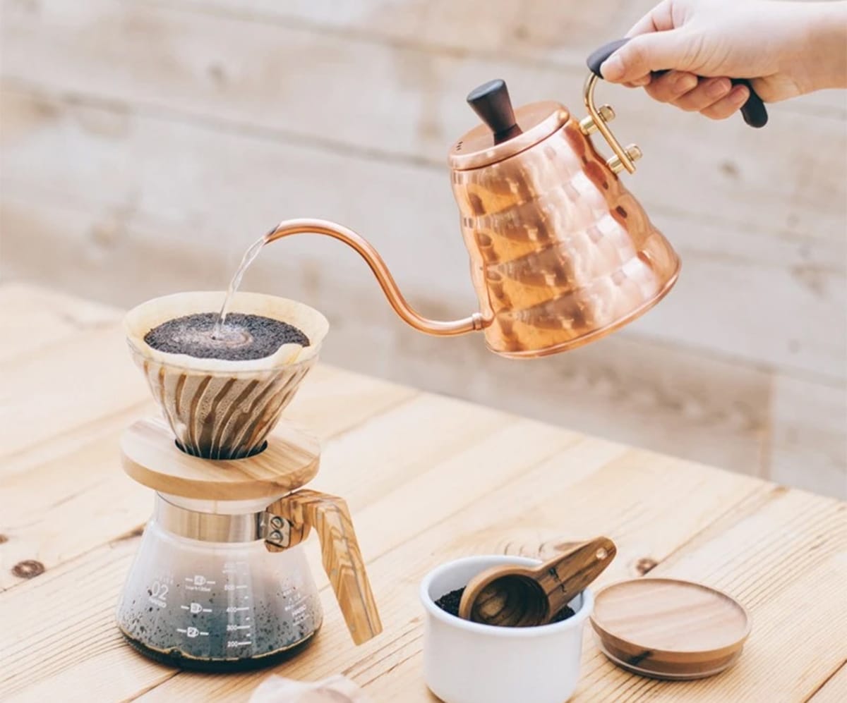 アウトドアシーンで大活躍するコーヒーケトル。選び方やおすすめ3選を紹介!