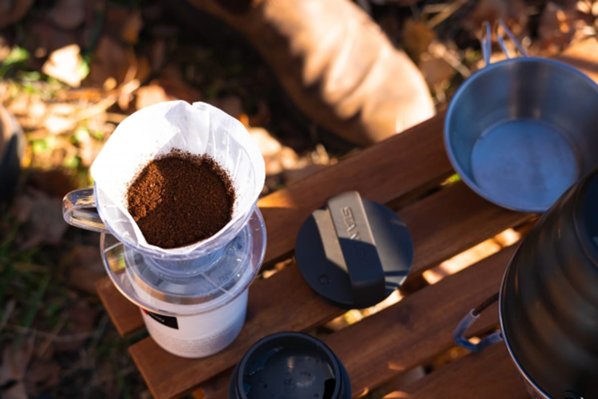 アウトドアでコーヒーを飲みたい!持ち運びに便利な「折りたたみ式ドリッパー」を3つ紹介