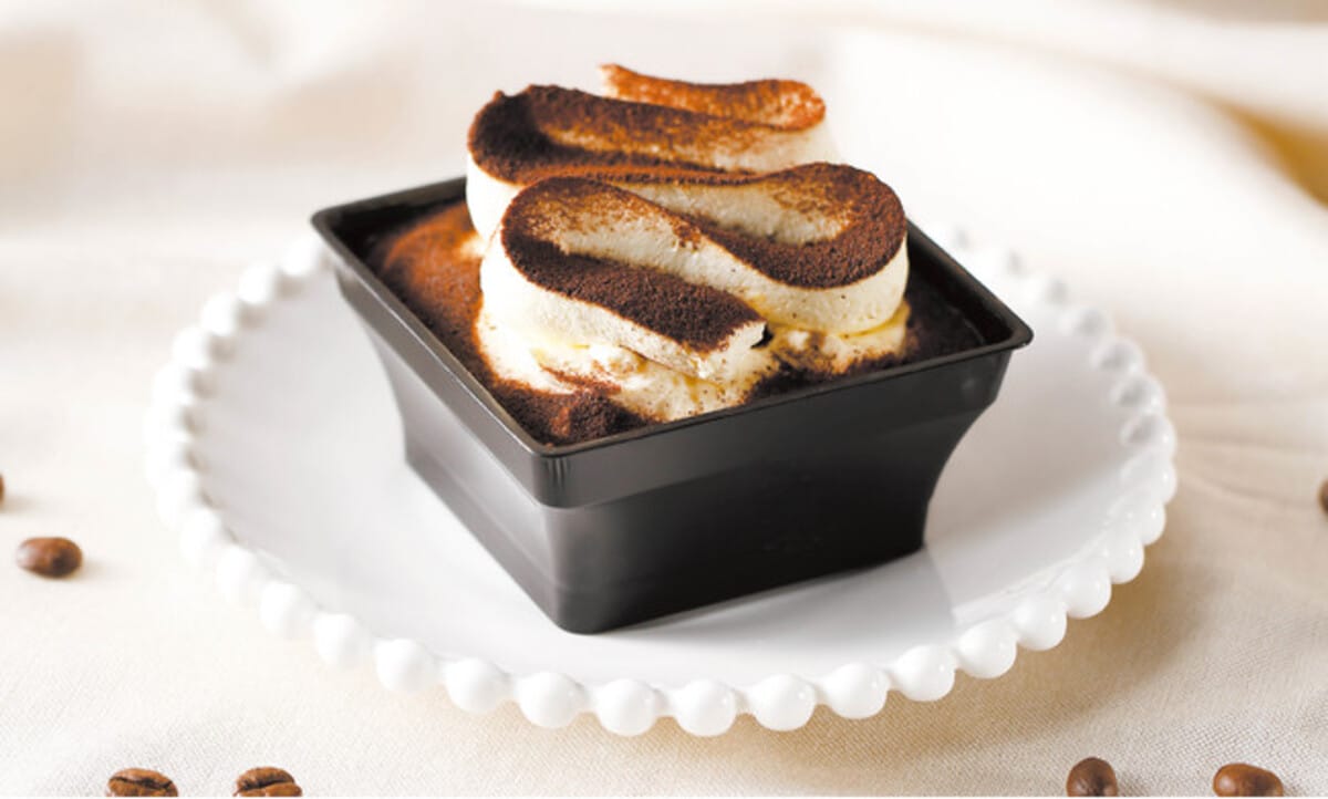 甘すぎない珈琲風味の効いた「ふわふわクリームのティラミス」新発売!