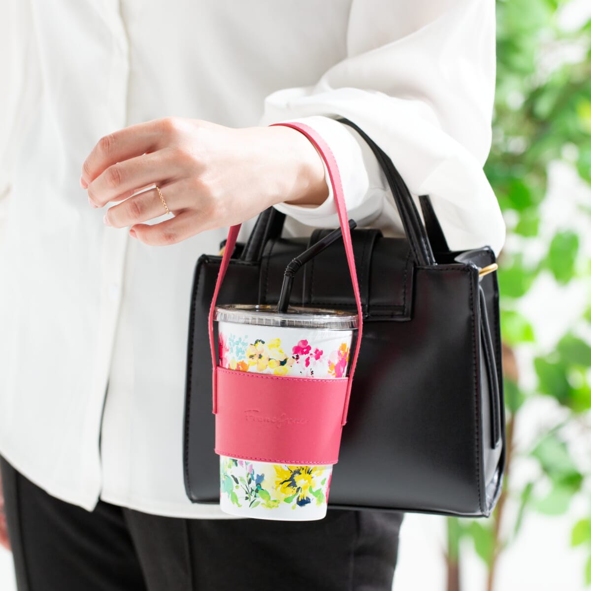 コンビニコーヒーの持ち運びがもっと便利になる!「ルースト サーモタンブラー」