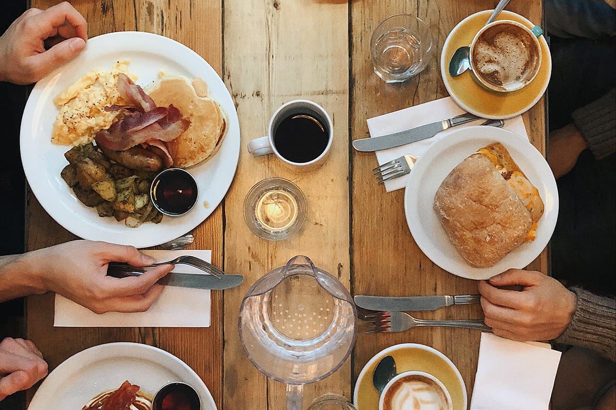 コーヒーは食前と食後どちらの飲む方が良い?