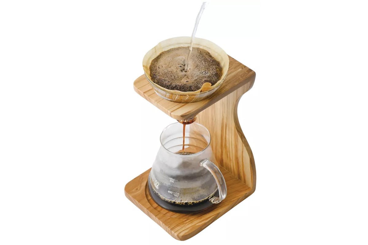 キャンプで美味しいドリップコーヒーを!機能性の高いドリッパースタンドを活用しよう