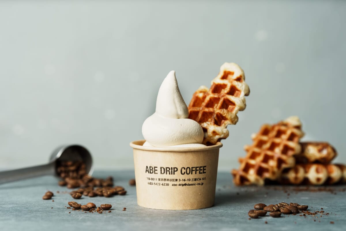 夏にぴったり!話題のクロッフルを使ったコーヒーソフトクリームスイーツ