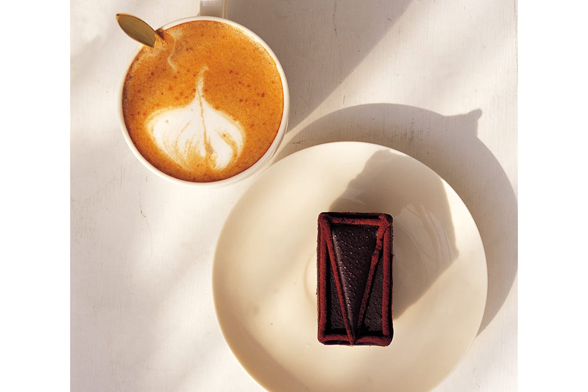 コーヒーとベストマッチするスイーツは?焙煎方法の違うコーヒーとの合わせ方を紹介!