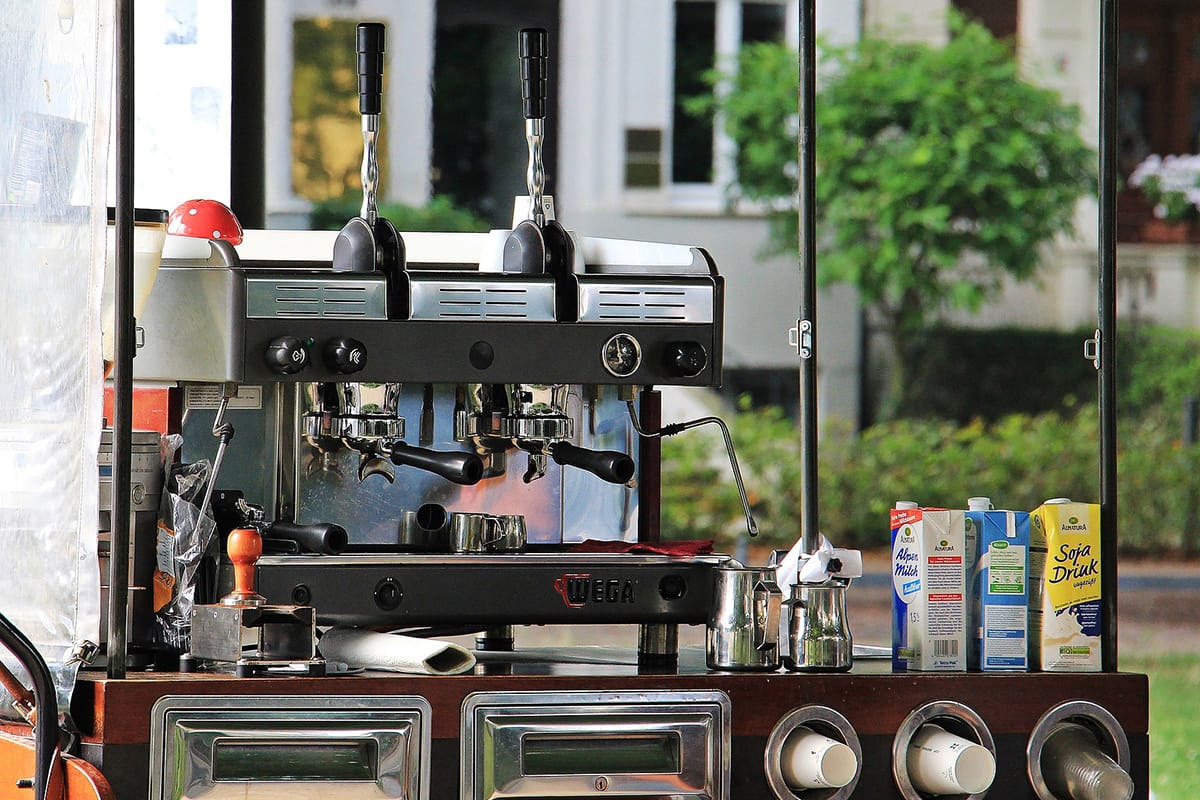 コーヒーショップのミルクブリュー