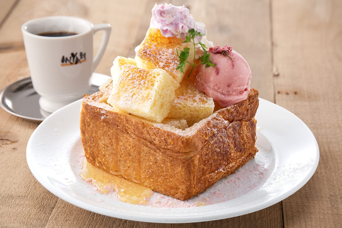 【東京・神奈川】3月8日はミヤビのカフェ『桜ハニートースト』注文でコーヒー1杯プレゼント!