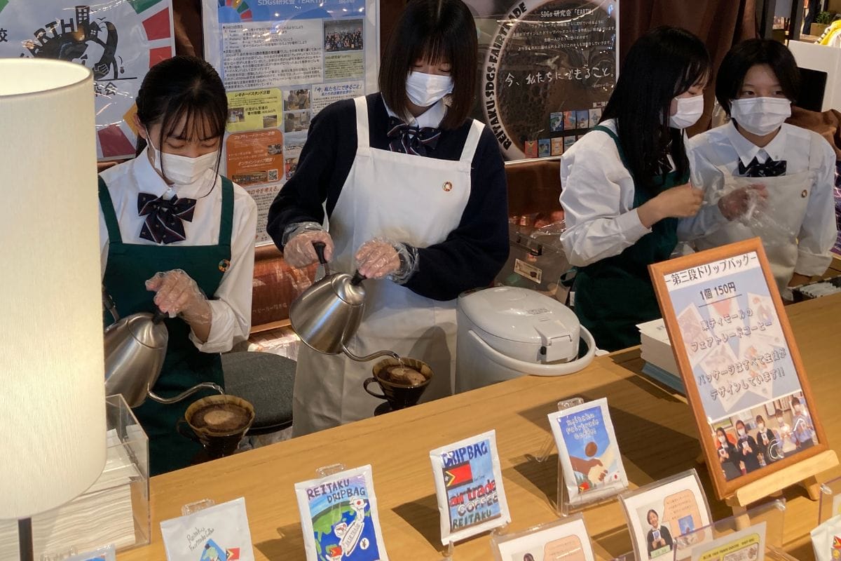 麗澤中学・高等学校のSDGs研究会がフェアトレードコーヒーを販売！3/20「第7回パン祭り」にて