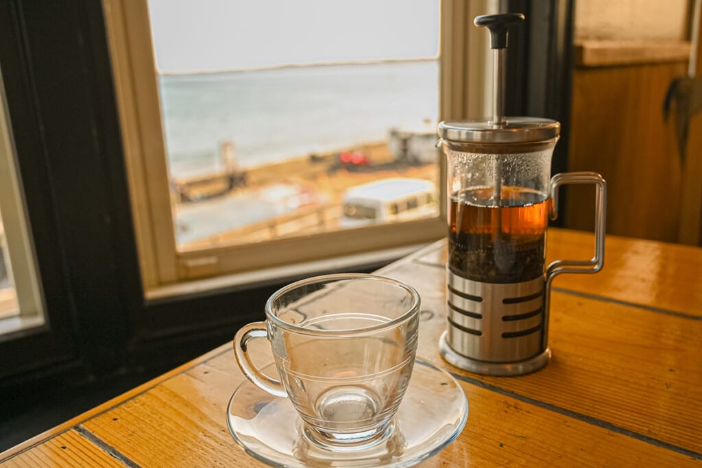 フレンチプレスで淹れる濃厚なアイスコーヒー