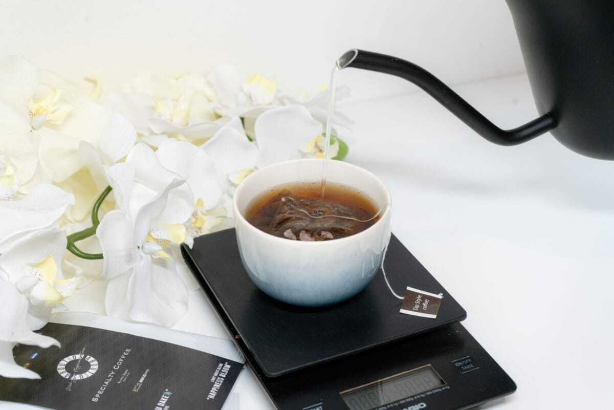 テクニック要らずで楽しむ・スペシャルティコーヒーがティーバッグ型に。「SOSOGU DAKE」販売開始