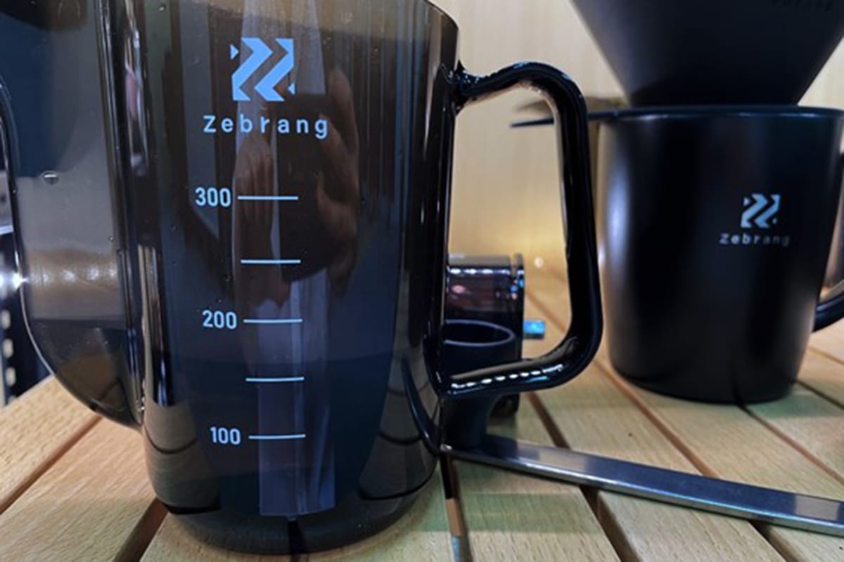 columimg2206305 | コーヒーステーション 計量ドリップポットに160mlの沸騰したお湯を移す