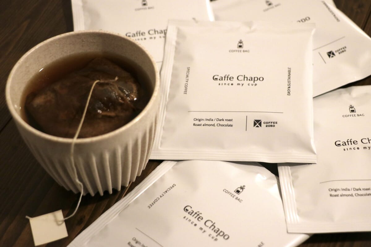ティーバッグならぬコーヒーバッグ！Caffe Chapoパッケージリニューアル＆卸販売を開始