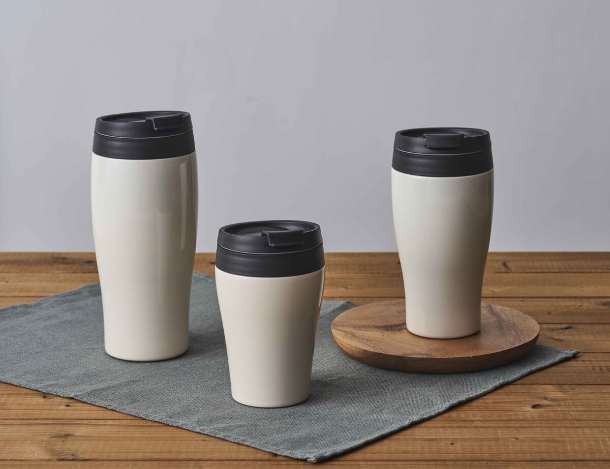 バッグにこぼれない持ち運びタンブラー「コンビニマグ」に新サイズが登場