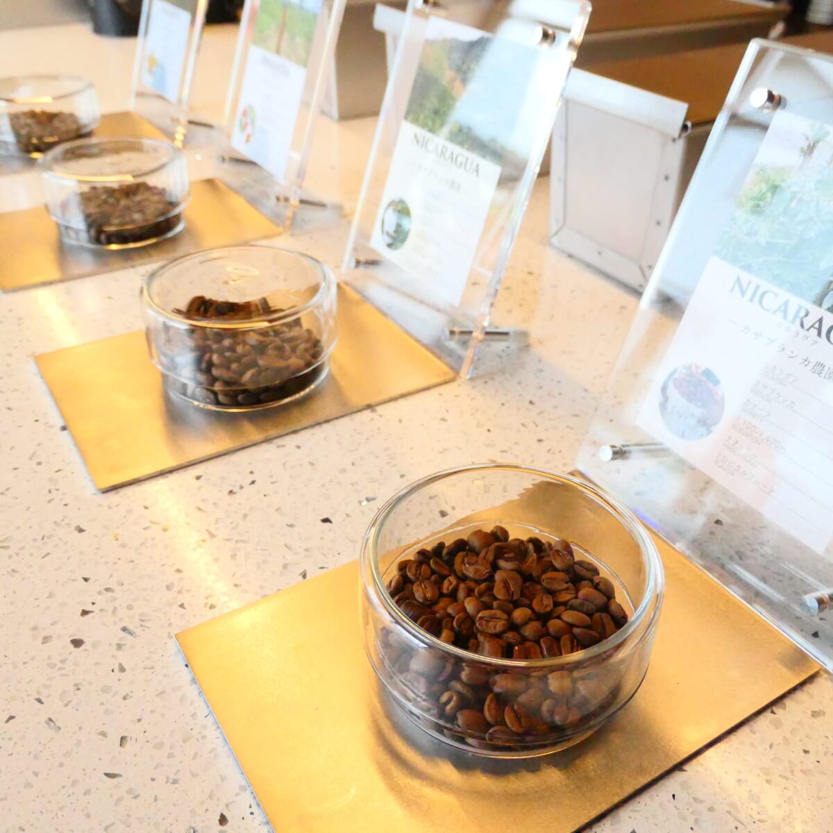 ルワンダとニカラグアのコーヒー豆を店主が丁寧に浅煎りで焙煎