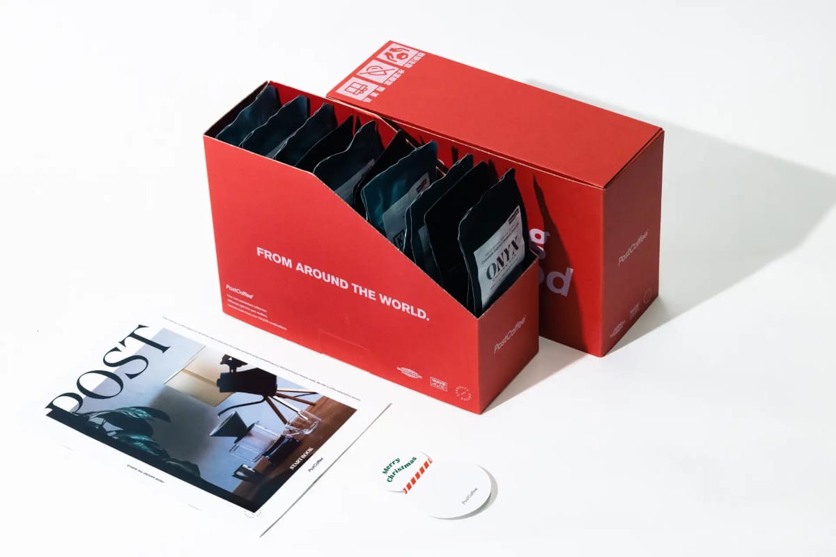 news202211162 | コーヒーステーション クリスマスカラーの赤いボックス