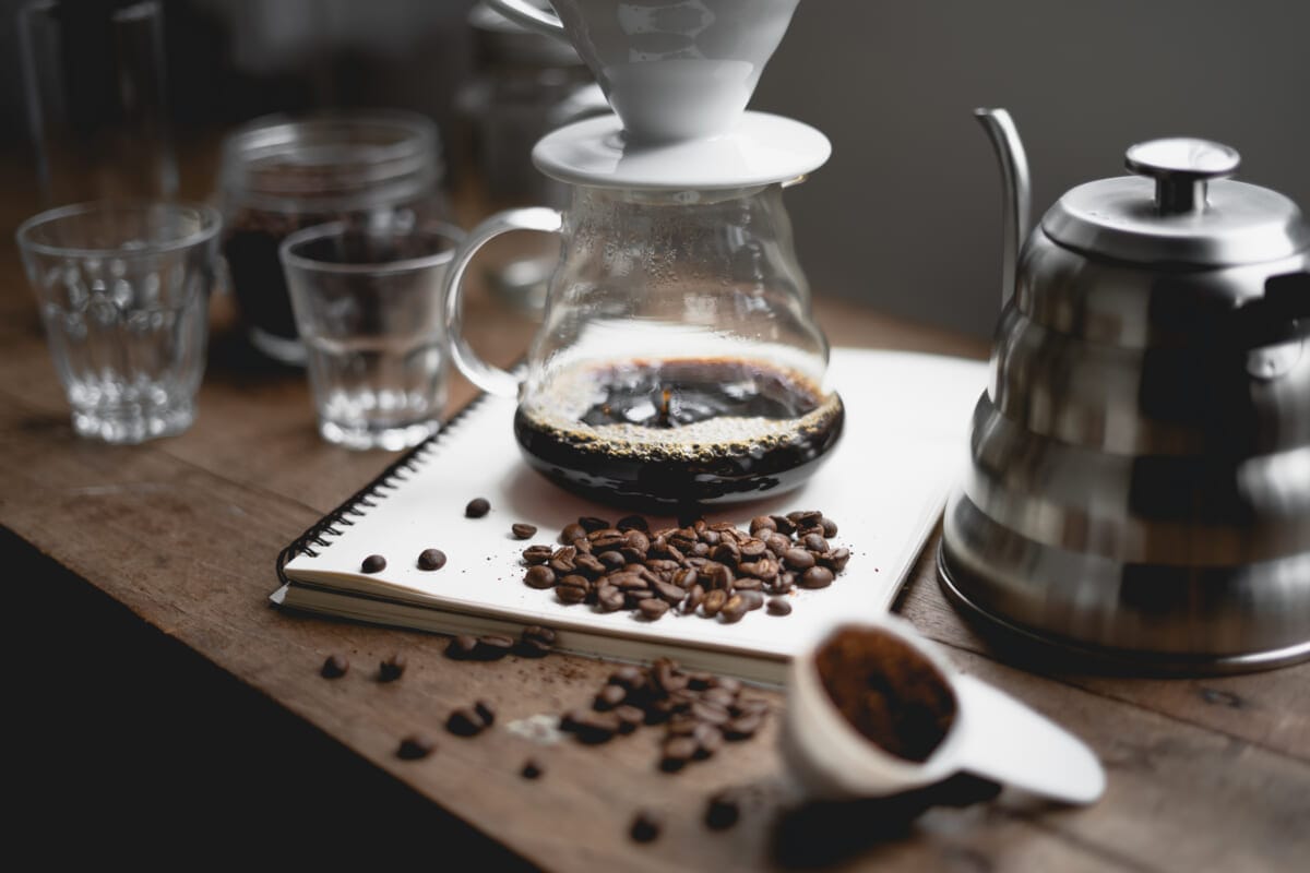 Drip Coffee Black coffee brewed in low light in the house | コーヒーステーション