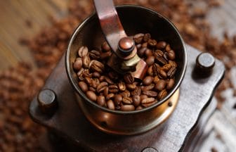 コーヒー豆とコーヒーミル | コーヒーステーション