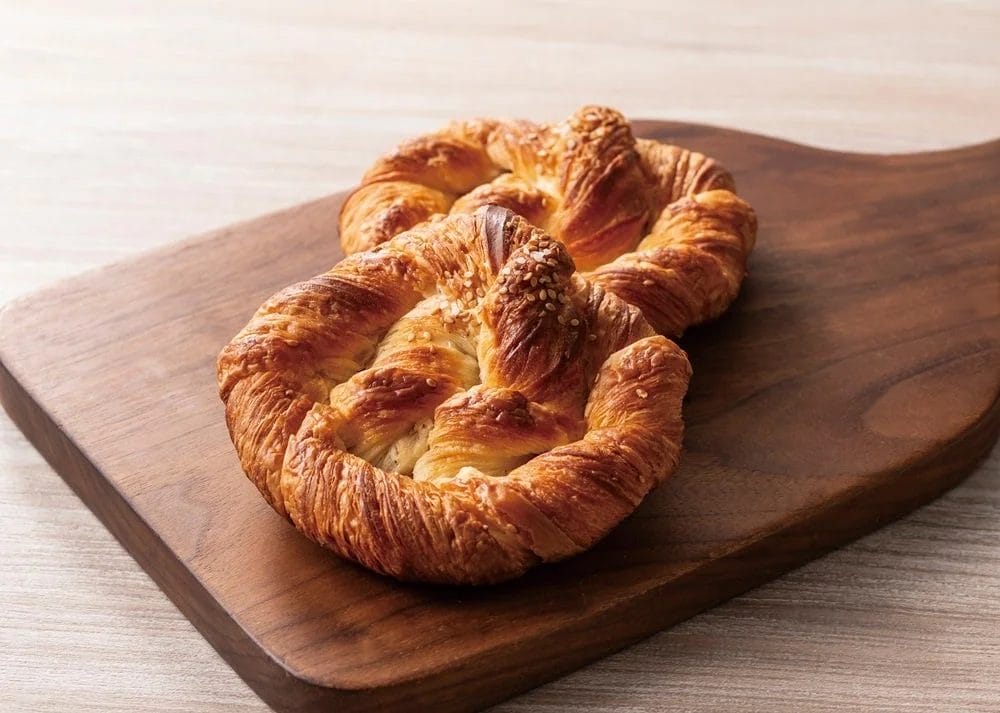 セサミ＆ソルトプレッツェルクロワッサン