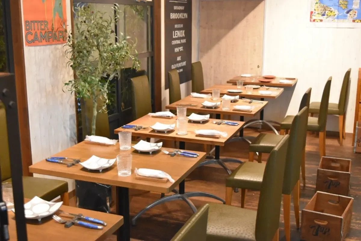 レストランの店内、テーブル席