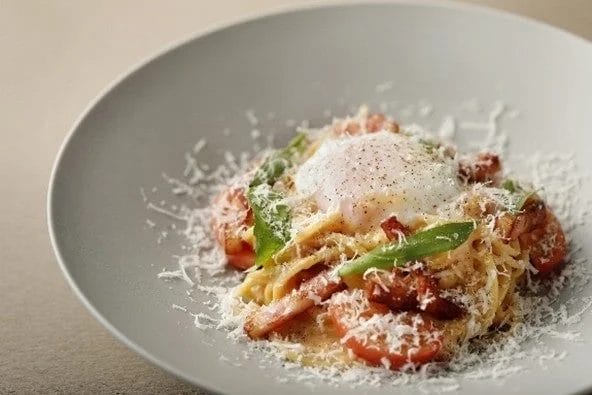 温泉卵とベーコン、トマトのパスタ