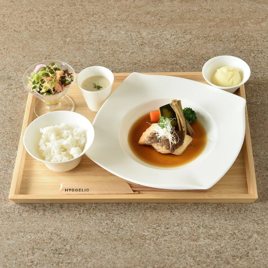 塩麴ランチの魚料理プレート