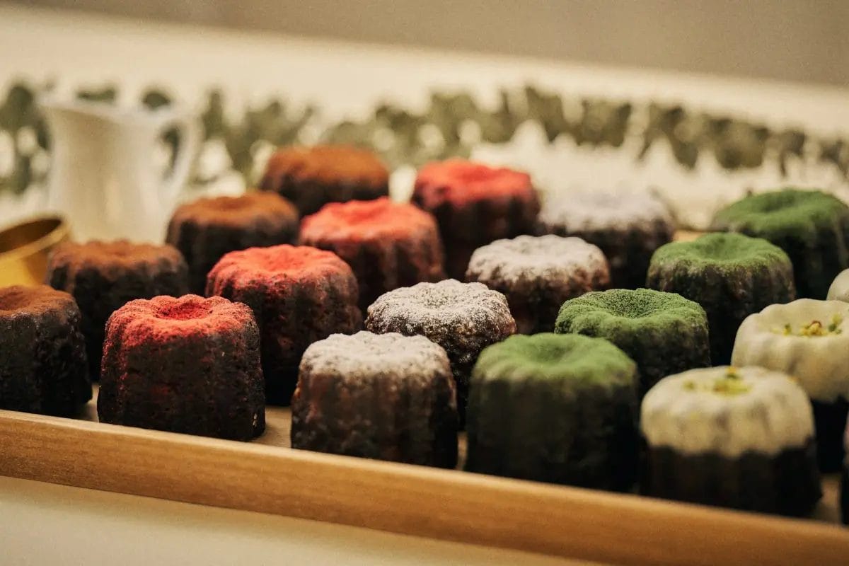 様々なフレーバーのカヌレ