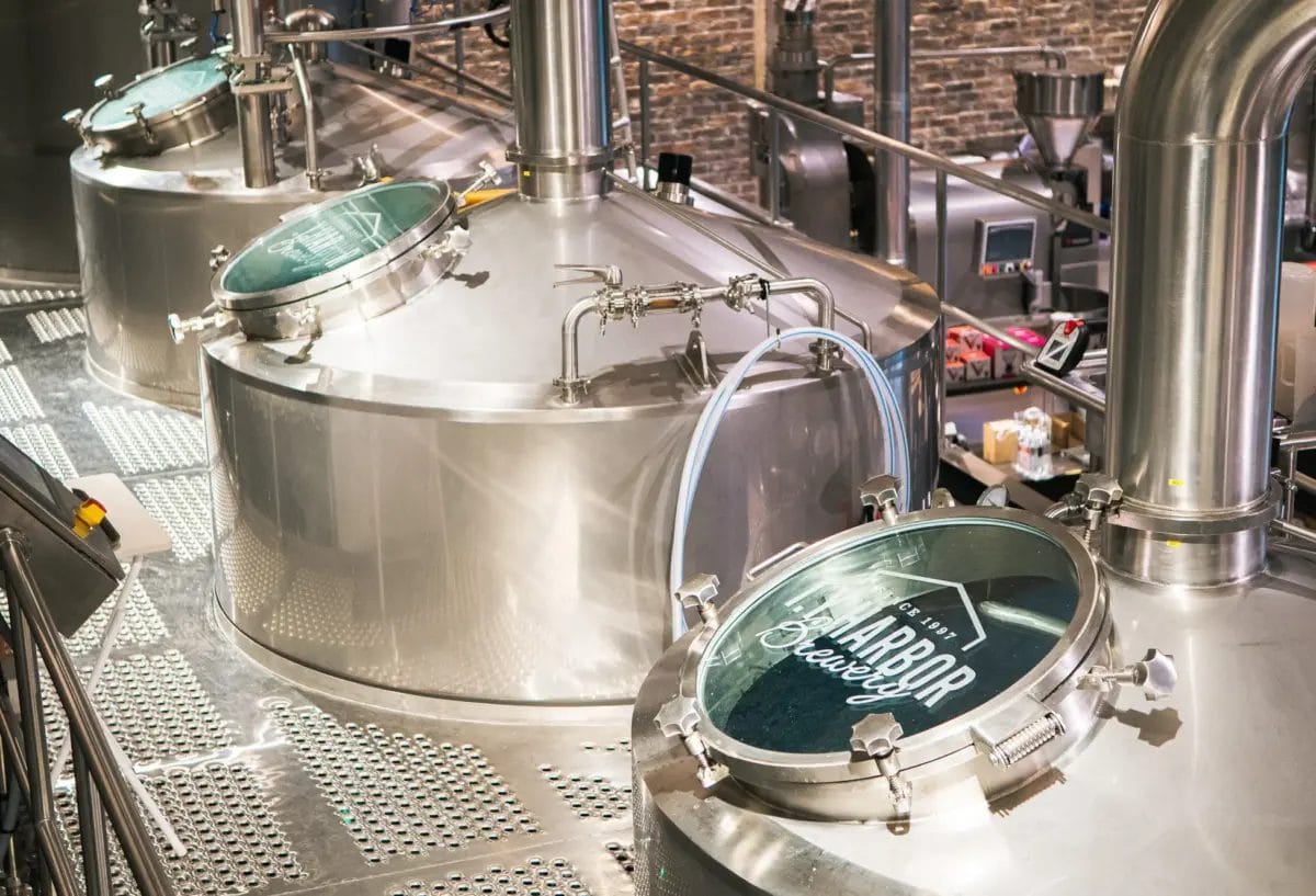 T.Y.HARBOR Breweryの醸造タンク