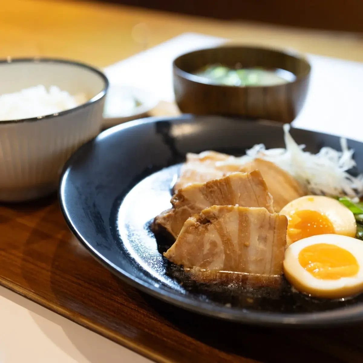 FLUX CAFEの豚の角煮定食