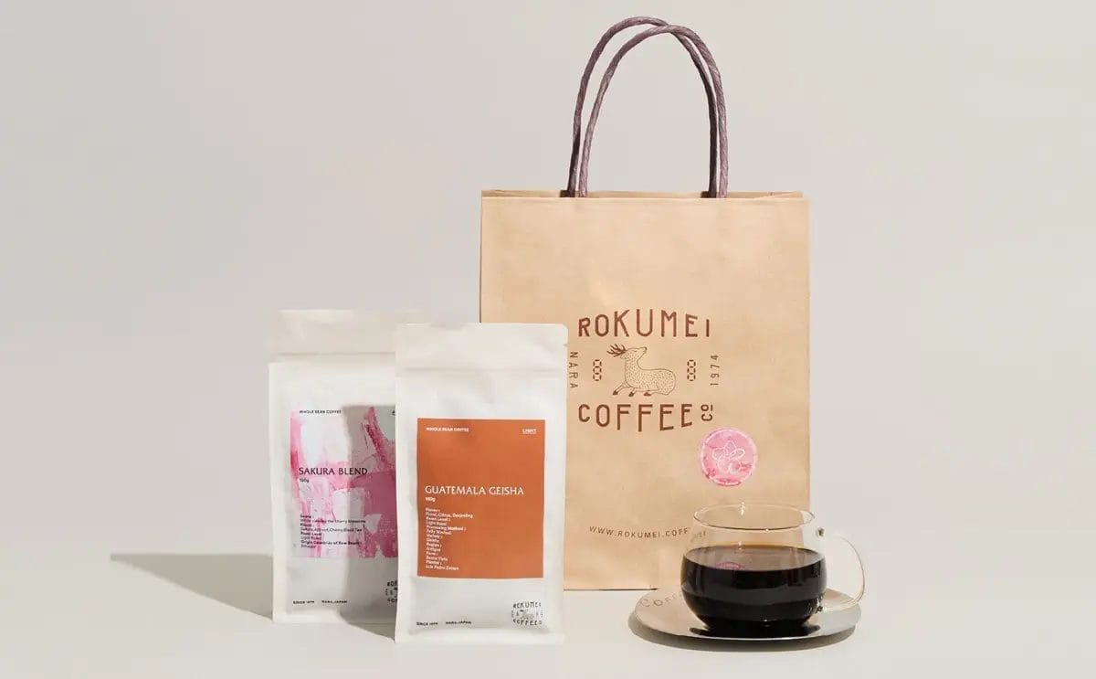 桜ブレンドとグアテマラゲイシャのコーヒー豆が写っている画像