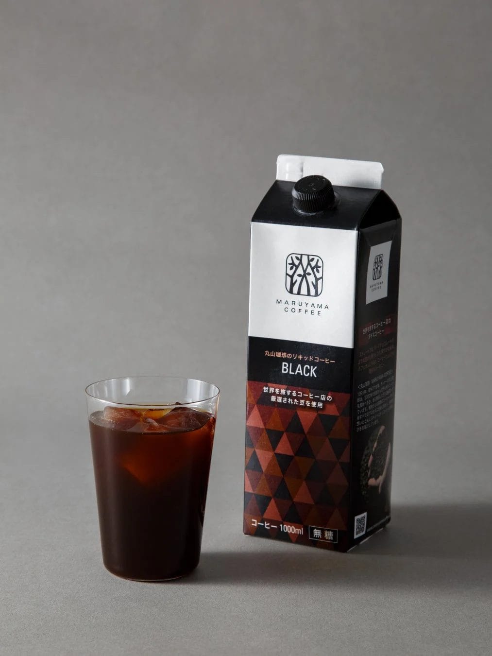 グラスに注がれた丸山珈琲のリキッドコーヒーBLACK