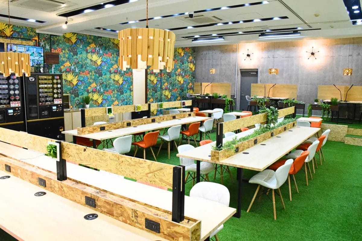 セルフカフェ渋谷神南店の店内